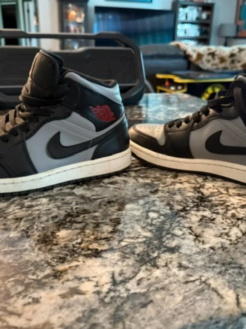 Nike Air Jordan 1 Mid Shadow Men's 8